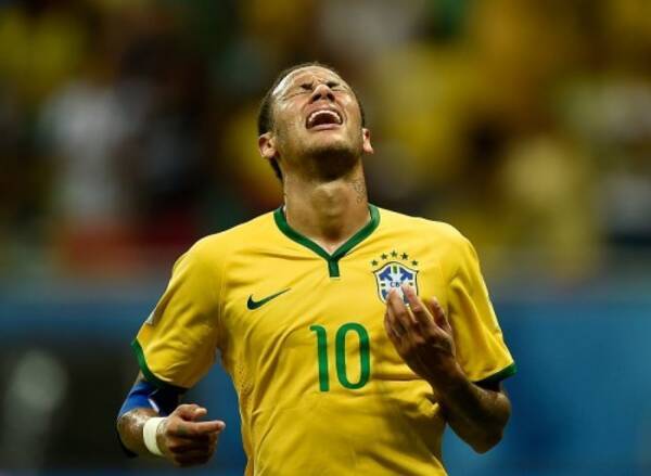 ネイマールが 恥ずかしい 行為 主審への 贈り物 を拒否される 15年11月19日 エキサイトニュース