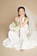 新婚・澤穂希が純白ウェディングドレス姿を披露…気になる挙式は「1年後を予定」