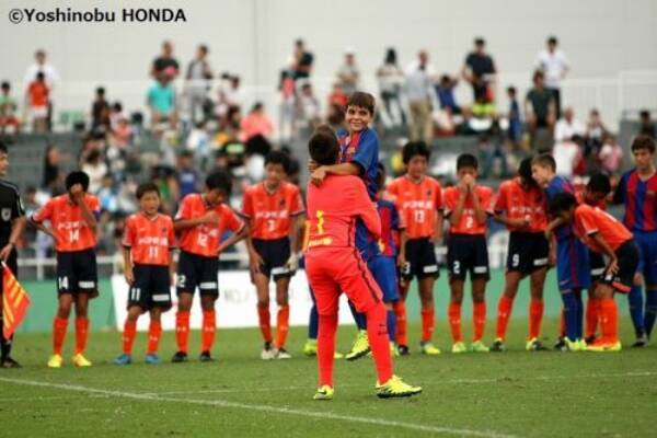 U12バルサ 優勝後の振る舞いが話題に 敗れた大宮ジュニアを称える姿が感動を呼ぶ 16年8月30日 エキサイトニュース