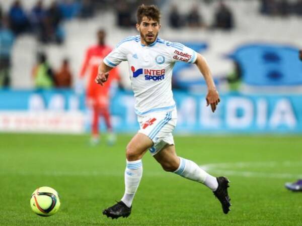 心臓疾患 23歳で引退危機 L シウヴァ マドリードで治療も復帰は不透明 16年9月3日 エキサイトニュース