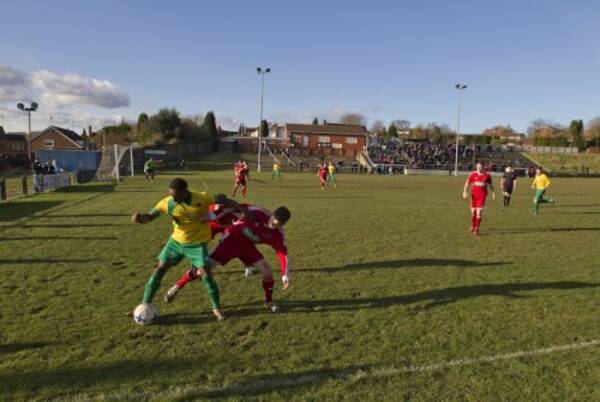 英アマチュアリーグで事件 選手が相手ファンにナイフを突きつけ脅迫 17年3月29日 エキサイトニュース