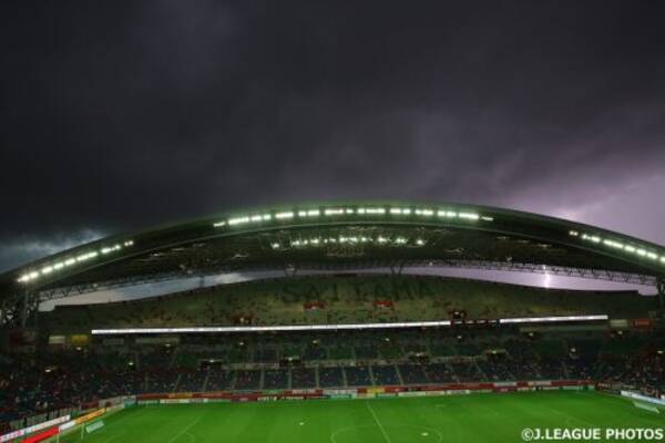 浦和vsfc東京 雷雨のため2度のキックオフ時間変更後に試合開始 17年8月19日 エキサイトニュース