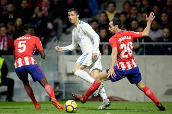 マドリード ダービー は激戦の末スコアレスドロー 両エースが試合を決めきれず 17年11月19日 エキサイトニュース マドリード ダービー は激戦の末スコアレスドロー 両エースが試合を決めきれず 17年11月19日 エキサイトニュース