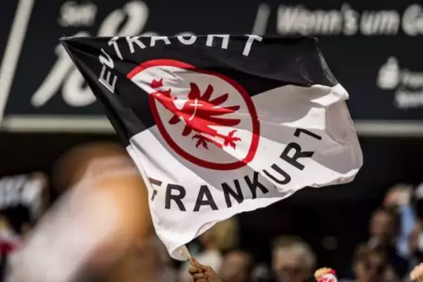 フランクフルト、暴力行為の若手FWと契約解消…チームメイトの顔を殴打