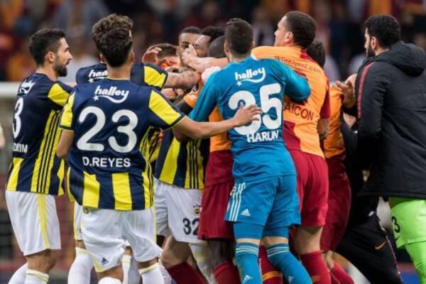 乱闘起きたトルコ ダービー 監督含め7人に処分下る 両クラブに罰金も 18年11月9日 エキサイトニュース 乱闘起きたトルコ ダービー 監督含め7人に処分下る 両クラブに罰金も 18年11月9日 エキサイトニュース