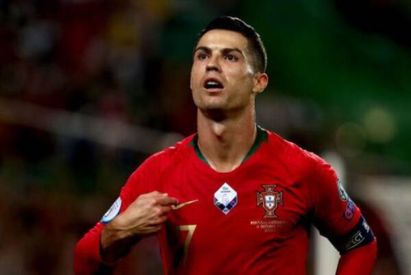 ロナウド鮮やかループ弾 ポルトガル代表はeuro予選3連勝 19年10月12日 エキサイトニュース