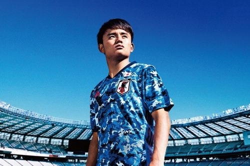 日本代表、東京五輪へ新ユニフォームを発表