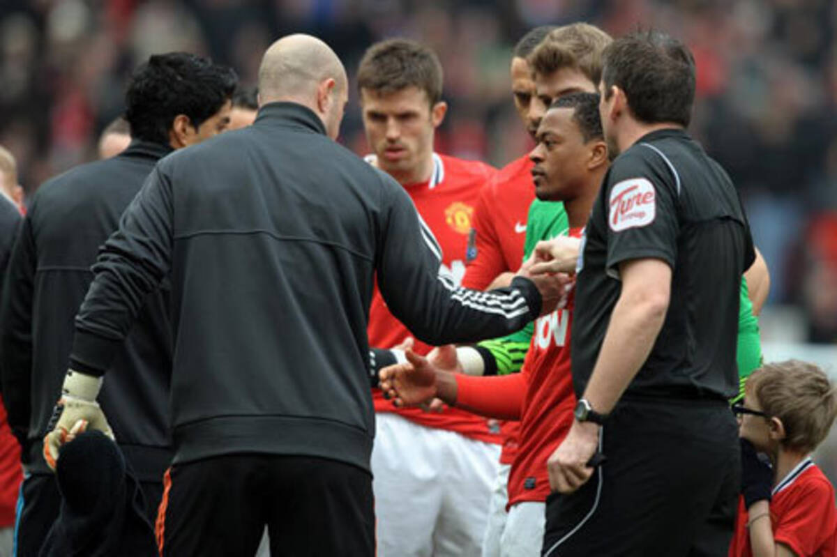 ファーガソン監督 スアレスの握手拒否に 二度とプレーするな 12年2月12日 エキサイトニュース