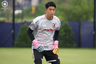 居残りシュート練習は塩貝健人との“終わらない戦い”？　GK早川友基が明かす「基本的に彼らが決めないと終わらないので（笑）」