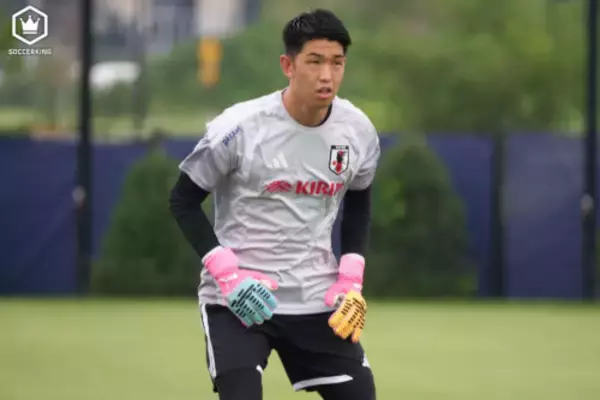 居残りシュート練習は塩貝健人との“終わらない戦い”？　GK早川友基が明かす「基本的に彼らが決めないと終わらないので（笑）」