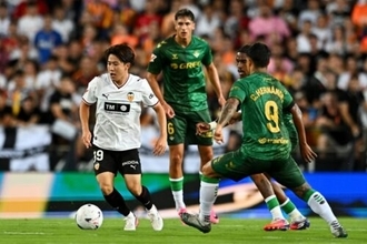 佐藤龍之介が加入後初のフル出場！　2戦連続先発でチャンスに絡むも、バレンシアは終盤の被弾で黒星