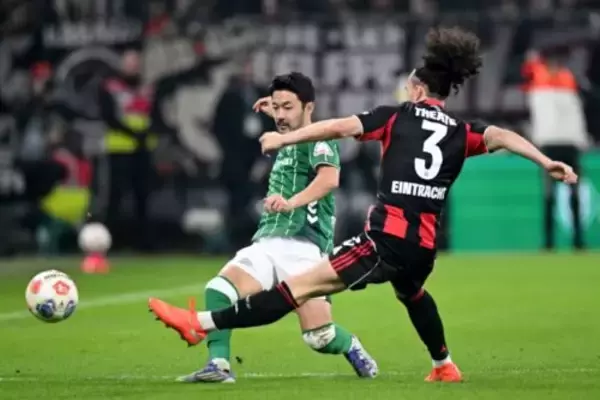 ブレーメンの菅原由勢が絶妙の同点弾アシスト…堂安律先発のフランクフルトと打ち合いドロー