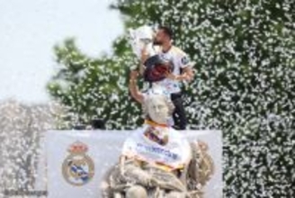 レアル・マドリードが通算36度目のラ・リーガ制覇をシベーレス広場で祝福！ ナチョ「この瞬間をずっと夢見てきた」