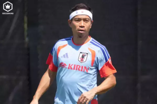 日本代表がナッシュビルの拠点で初練習！　長友佑都は“日の丸ヘッドバンド”を着けてプレー…遠藤航も合流