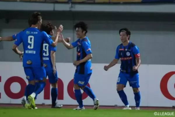 J1初の“茨城ダービー”は水戸が快勝！　渡邉新太が驚異の4ゴール…鹿島の連勝を「4」で止める