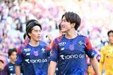 「佐藤龍之介がバレンシアに到着！　空港で待ち構えていた報道陣に「とても興奮しています」…まもなく正式契約にサインへ」の画像1