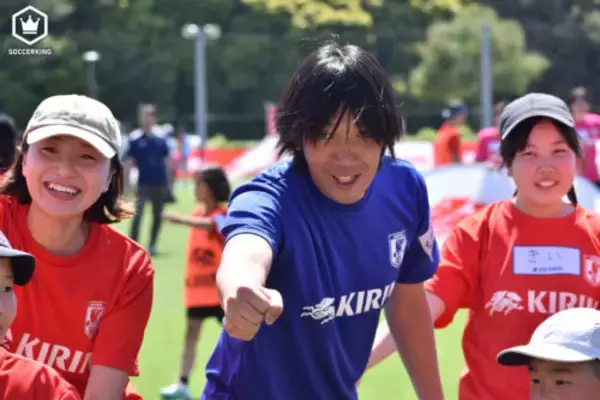 中村俊輔が森脇良太の“代名詞”「ポジティブ！」を披露？　世代を超えたウォーキングフットボールイベントに参加