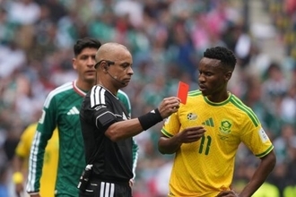 VARは“やりすぎ”だった？　専門メディアが北中米W杯開幕戦の退場劇を指摘「退場には程遠い」