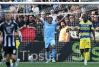 好セーブで完封勝利に貢献！　GK鈴木彩艶に賛辞「守備陣のリーダーとして存在感を示した」