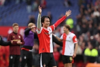 ファン・ペルシ監督、リーグ8戦8発の上田綺世に賛辞「優秀で力強い」