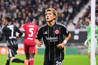 「巧みなフェイントを数回見せたが、目立った活躍はなし」 リヴァプールに大敗…スタメン出場の堂安律の評価は厳しいものに