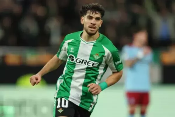 バルサ、約3年前に売却した現ベティス10番の動向注視？…ラッシュフォードの“代替案”に？