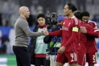 指揮官へ「アロンソはいつ後任に？」と質問…リヴァプール主将ファン・ダイクが憤慨「本当に失礼」