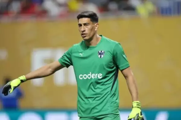 スペイン2部で衝撃的な暴力行為…退場判定直後に相手選手を殴打、当人は謝罪「完全に理性を失ってしまった」