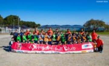 被災した子どもたちの「こころのケア」を目的とする浦和レッズの活動。15年目の「ハートフルサッカーin東北」