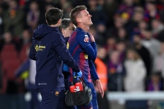 バルサに痛手…ダニ・オルモが左肩脱臼で約1カ月の離脱、アトレティコ戦の逆転弾直後に負傷交代