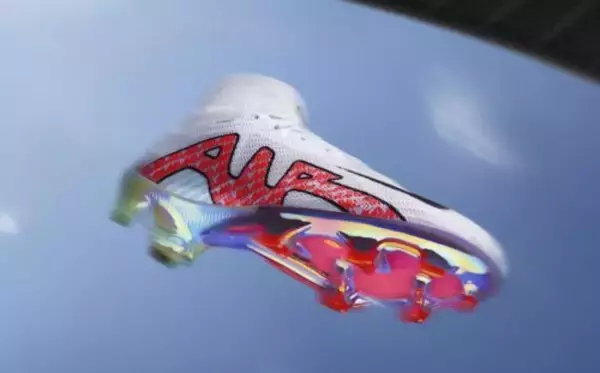 ナイキのスパイク『マーキュリアル』新作発表　初のフットボール専用『ズーム エア バッグ』開発
