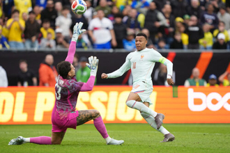 エンバペが鮮やかループ弾！…フランスがW杯前の重要なテストマッチでブラジルとの強豪対決制す！