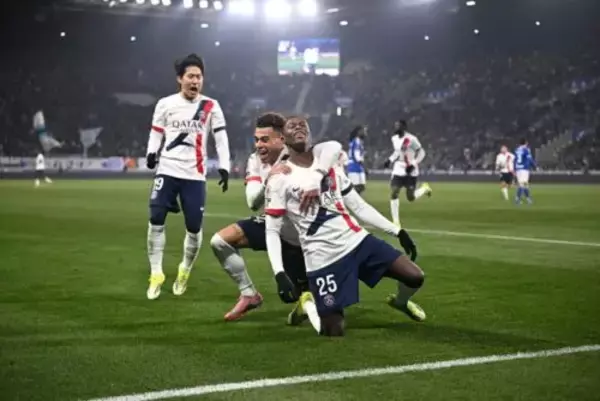 PSG、数的不利に陥るもストラスブールに勝利で首位キープ！　ハキミ退場後にN・メンデスの決勝弾