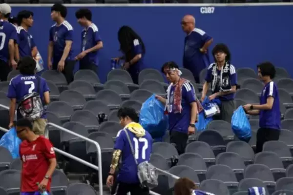 熱戦の裏側で…日本代表サポーターの行動に脚光！　FIFA公式が「完璧なマナーを示した」と称賛