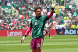 「W杯最多6度出場の40歳GKオチョアが現役引退へ…「メキシコ代表での活動が終わろうとしている今、サッカーに意味を見出せなくなった」」の画像1