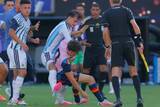「アルゼンチン代表MFパレデス、試合後にレッドカード…E・ガルシアやガビに暴力行為」の画像1