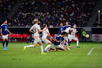 日本の先制シーンでアイスランドはピッチに10人…W杯から採用の交代新ルールが結果に作用