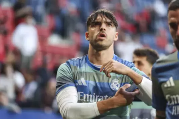 空中で味方と衝突、病院へ搬送も…マドリーCBアセンシオが無事を報告「ただのハプニングだったよ！」