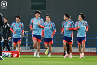 年内最後の日本代表活動がスタート！　初日は6選手がピッチで汗を流す…トレーニングウェアも一新