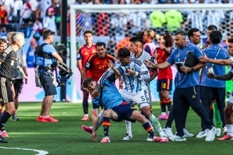 FIFAがアルゼンチンへの懲戒手続きを開始…W杯決勝後に“暴走”のパレデスらが対象に