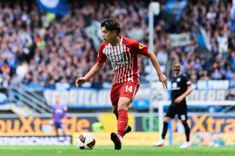 ブンデス開幕戦で圧巻ハットの鈴木唯人「日々やっていることが少し報われた」　W杯の悔しさを糧にさらなる飛躍へ「日常にこだわってやるしかない」