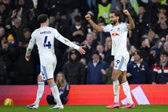 リーズ、ロングスローからの2発にシュタッハの直接FK弾！　合計4得点でC・パレスに勝利…田中碧は途中出場