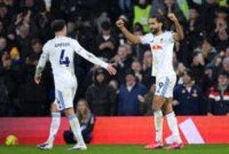 リーズ、ロングスローからの2発にシュタッハの直接FK弾！　合計4得点でC・パレスに勝利…田中碧は途中出場