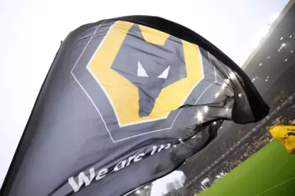 プレミア最下位に沈むウルブスが“神対応”のプレゼント…号泣した少年へのサプライズが話題に