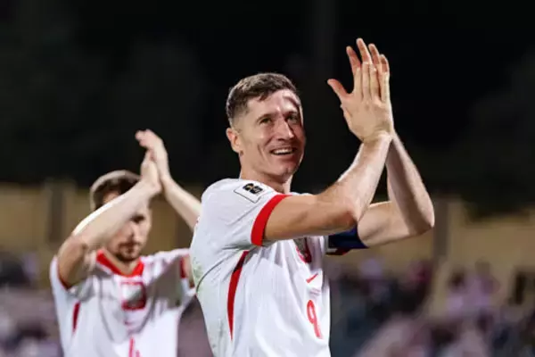 レヴァンドフスキがメッシに並ぶ！？　キャリアにおいて39カ国の代表チームからゴールを記録