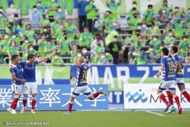 横浜FMが今季初のリーグ3連勝！　湘南との“神奈川ダービー”を4発で制す
