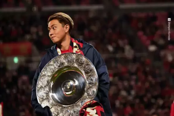 「あれはシャペウ（笑）」4カ月ぶり先発で先制アシスト、苦しみ抜いた荒木遼太郎が初タイトルに「何にも変えられないぐらい嬉しい」