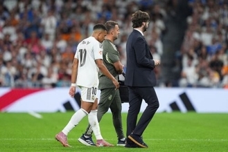 公式戦14ゴールのエンバペ、右足首の軽度な捻挫で負傷交代　X・アロンソ監督「悪化しないことを願っている」