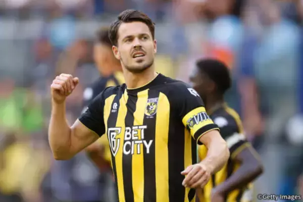 チェルシーやPSVでプレーした元オランダ代表MFファン・ヒンケルが33歳で引退決断「浮き沈みの連続だった」