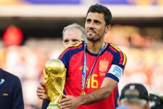 W杯MVPロドリが背中の手術へ…レアルからの関心は「当たり前」　マンC新指揮官